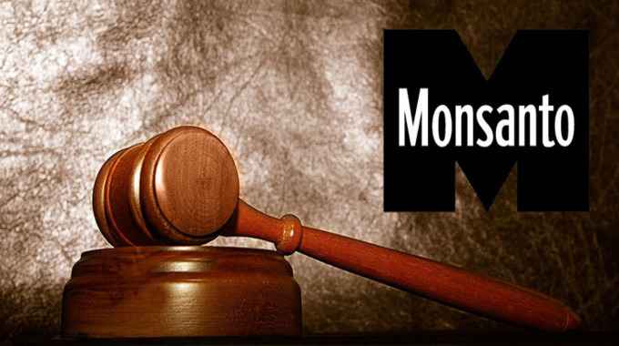 Στο… σκαμνί συμβολικά η Monsanto για εγκλήματα κατά της φύσης και της ανθρωπότητας