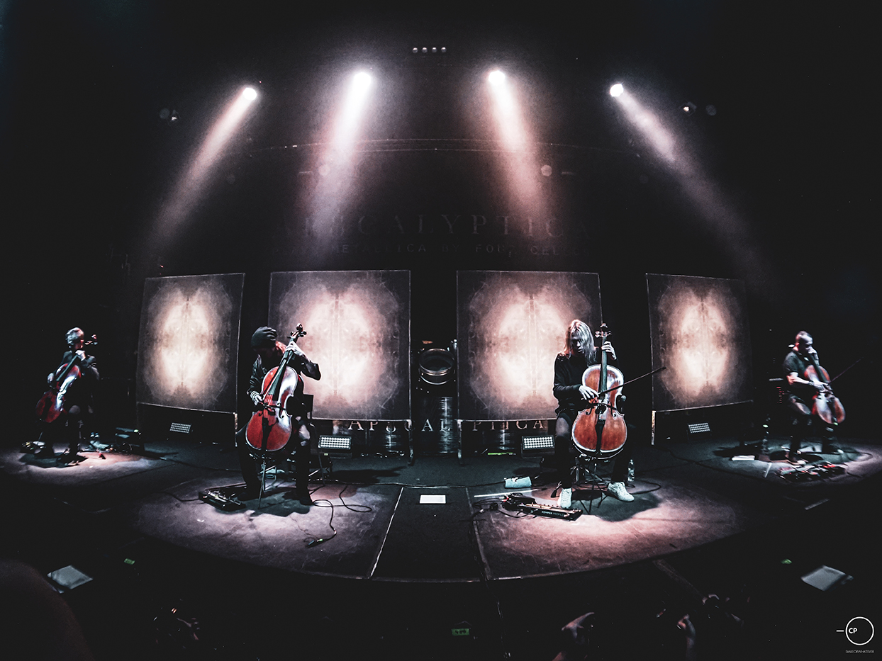 APOCALYPTICA: 4 cellos… “Mικρόφωνο” στον κόσμο… Μεγαλείο των Metallica… Μαγεία της μουσικής…